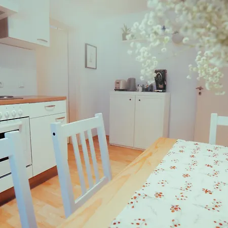 Zentrumsnahe Wohnung Mit 2 Separaten Schlafzimmern Apartmán *